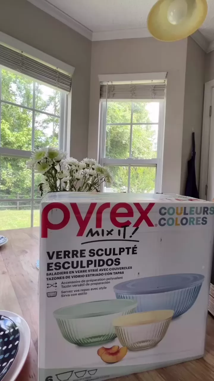 Pyrex® Colors Sculpted Tinted 3-piece Mixing Bowl Set
